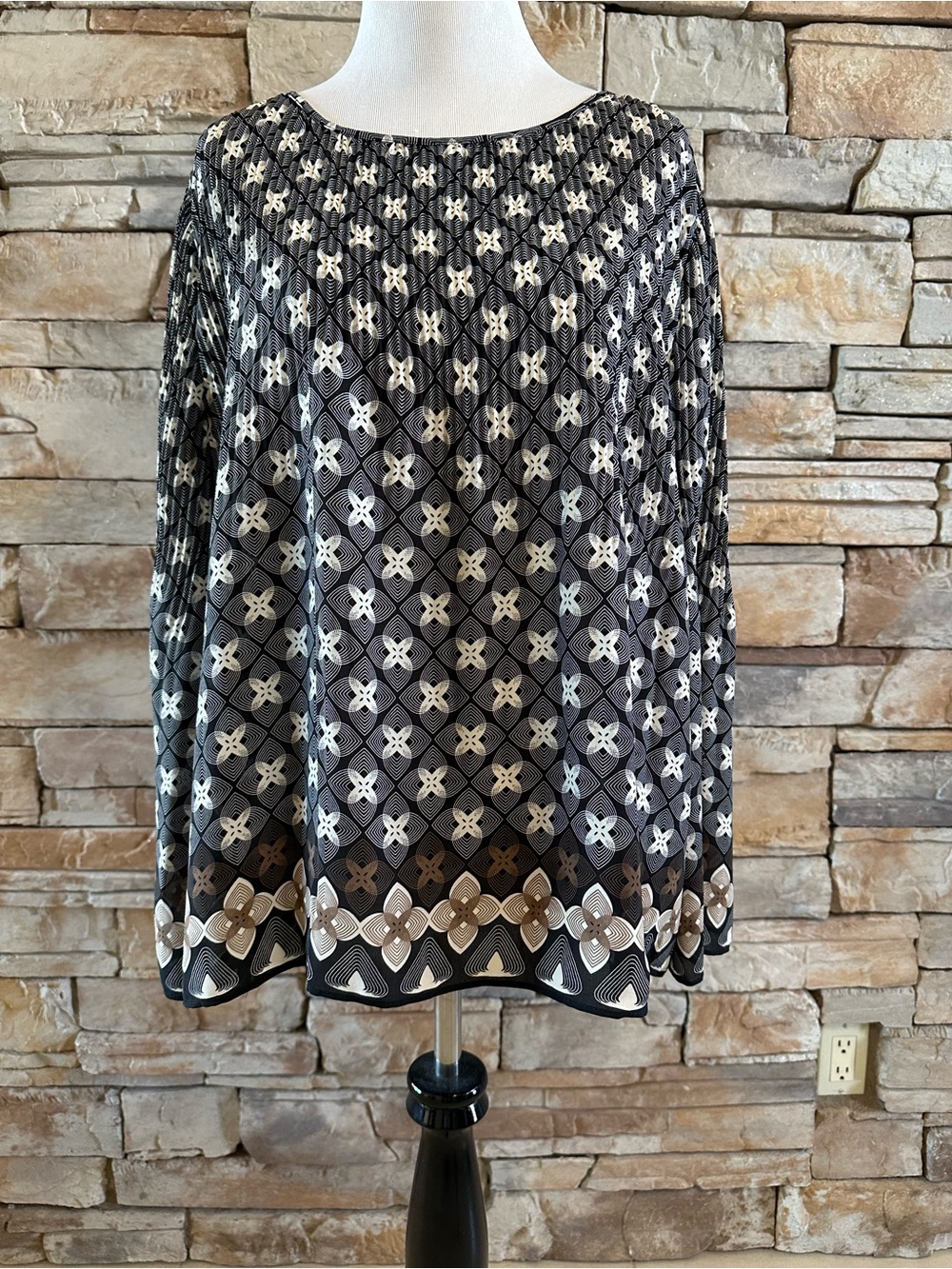 Max Studio Black Geometric Print Long Sleeve Blouse
